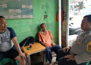 Jaga Kondusifitas Wilayah, Bhabinkamtibmas Duren Tiga Sambangi Warga dan Sosialisasikan Layanan 110