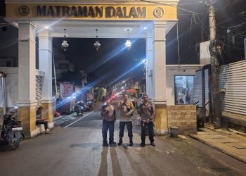 Polisi dan Warga Pegangsaan Solid Jaga Keamanan Lingkungan Jelang Pagi