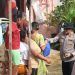 Kapolda Metro Jaya Bagikan Sembako ke Warga Terdampak Banjir di Muara Gembong