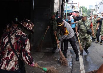 Dukung Program Presiden “ASRI”, Tiga Pilar Jaksel dan Mahasiswa Bersih-bersih Pasar Rawajati