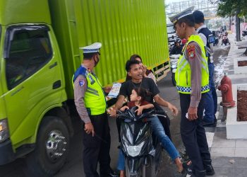 Gelar Operasi Keselamatan Jaya Di Jalan Jenderal Sudirman Polsek Bekasi Barat Edukasi Pengendara