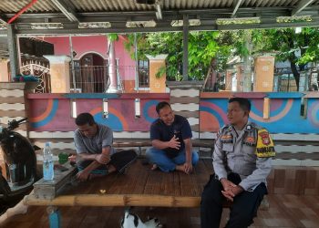 Bhabinkamtibmas Pulau Lancang Ajak Warga Jaga Kamtibmas dan Sosialisasikan Layanan 110