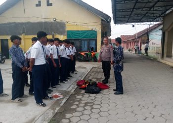 Police Go To School di SMPN 1 Tambelang, Polsek Tambelang Tekankan Disiplin dan Pencegahan Kenakalan Remaja