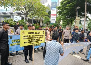 Polri Lakukan Pengamanan Aksi Unjuk Rasa di Depan Citra Tower Kemayoran