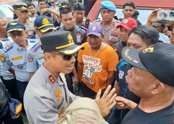 Polres Metro Bekasi Kota berikan pelayanan yang humanis dalam Aksi Mogok Supir Organda di depan GOR Bekasi