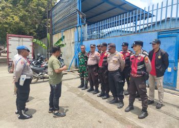 Polisi Siaga, Polsek Metro Penjaringan Gelar Apel Pengamanan Sita Eksekusi PN Jakarta Utara di Kapuk Muara