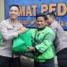 Kapolres Metro Jakarta Utara Gelar Jumat Peduli, Puluhan Paket Sembako Dibagikan untuk Pengemudi Ojol
