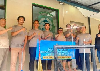 Polsek Tebet Gelar Giat BANG JASRI di Masjid Al Jannah, Wujudkan Lingkungan Ibadah Bersih dan Asri
