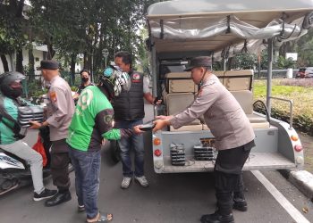 Polsek Metro Menteng Berbagi Berkah Ramadan, Salurkan 75 Nasi Siap Saji Untuk Warga Cikini