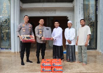 Bang Jasri Hadir di Pakojan, Kapolres Metro Tangerang Kota Bagikan Takjil dan Pererat Sinergi