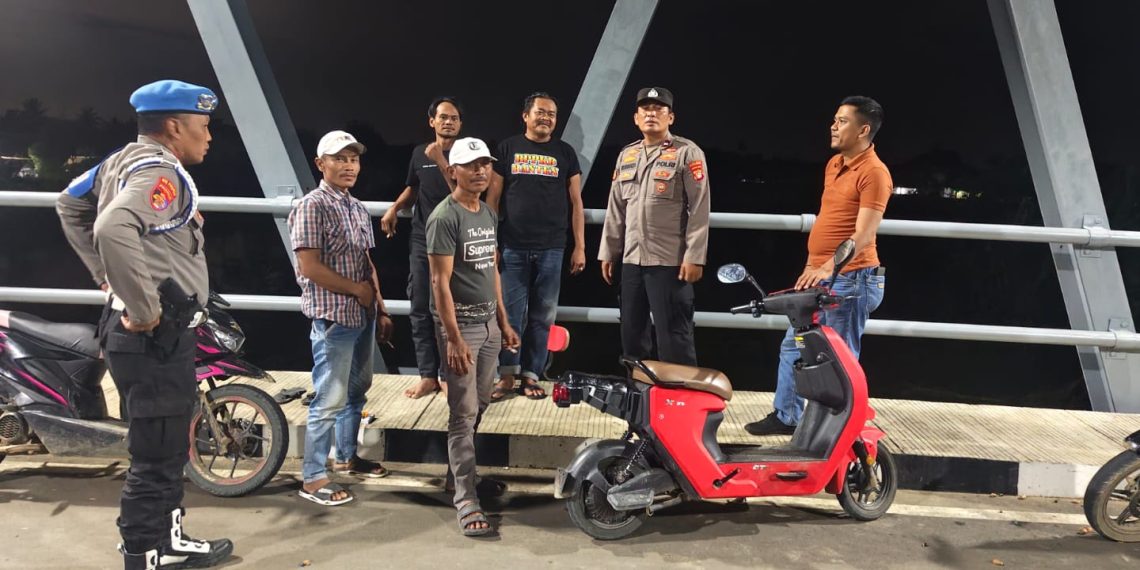 Patroli Biru Polsek Muara Gembong Antisipasi Tawuran dan Kejahatan Jalanan, Polisi Imbau Remaja Jaga Kondusifitas Ramadan