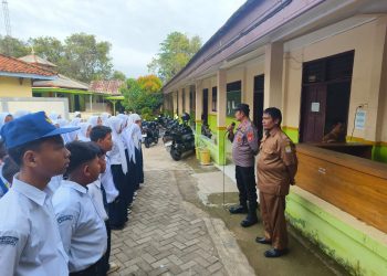 Polsek Muaragembong Gelar Binluh di SMPN Satap, Tanamkan Bahaya Narkoba dan Bijak Bermedia Sosial Sejak Dini