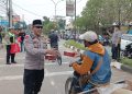 Polsek Bekasi Barat Berbagi Takjil, Tebar Berkah Ramadhan di Kranji