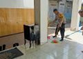 Jaga Kesucian Rumah Ibadah, Polsek Tambelang Turun Langsung Bersihkan Masjid