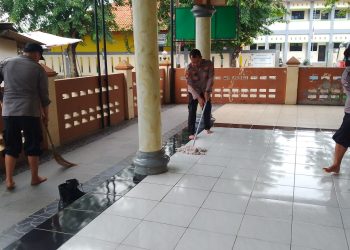 Polsek Pebayuran Gelar Bakti Sosial Korve Masjid di Bulan Ramadan, Wujud Kepedulian dan Kedekatan dengan Warga