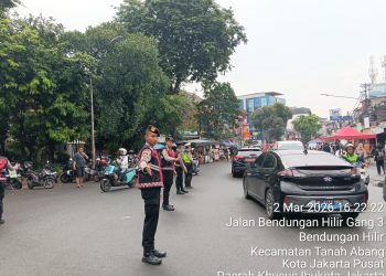 Hari ke-12 Ramadhan, Kepolisian Bersama Personel Gabungan Laksanakan Pelayanan dan Pengaturan Lalu Lintas Bazar Takjil Pasar Benhil