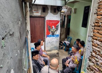 Wujud Empati dan Kepedulian, Polsek Metro Tanah Abang Bersama Polwan Melayat ke Rumah Duka Warga Karet Tengsin