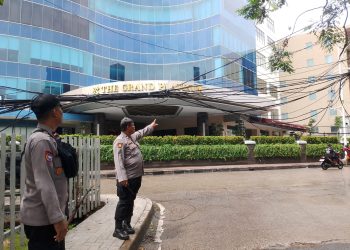 Respon Aduan Call Center 110, Polsek Sawah Besar Amankan Kabel Menjuntai di Mangga Besar
