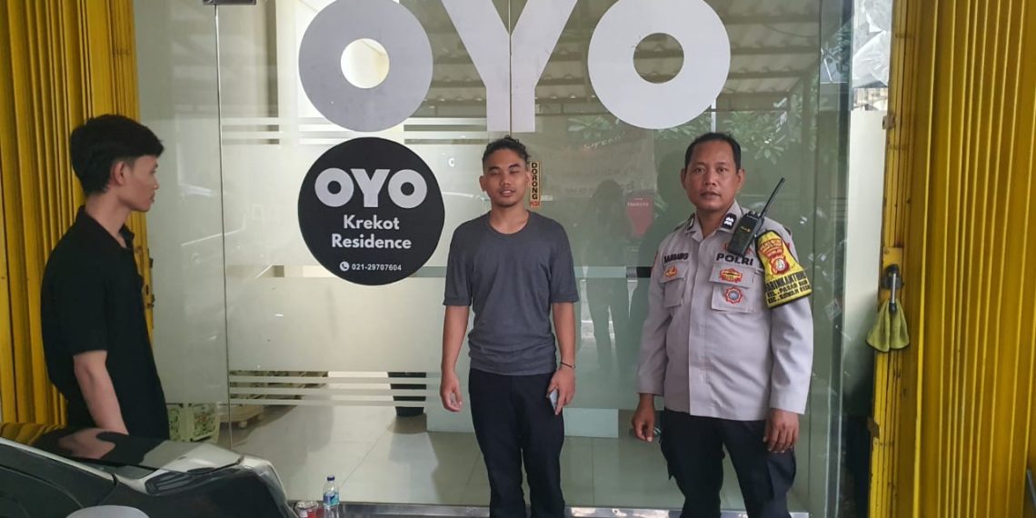 Bhabinkamtibmas Pasar Baru Sambangi Korban Pencurian di OYO Krekot Residence Sawah Besar
