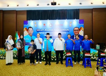 Kapolri Buka Bersama KSPSI Santuni Anak Yatim dan Salurkan Sembako bagi Buruh Terdampak PHK