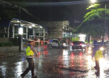 Polsek Jatisampurna Laksanakan Pengaturan Lalu Lintas untuk Antisipasi Kemacetan