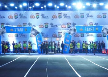 Meriah! Kapolda Metro Jaya Adakan Lomba Lari Malam di Kantor Polisi