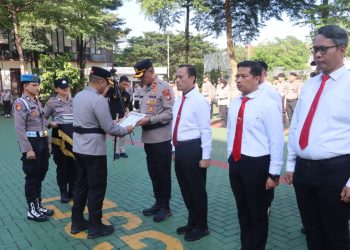 Kapolres Tangsel Apresiasi 24 Personel Berprestasi, Tegaskan Disiplin Tanpa Pelanggaran