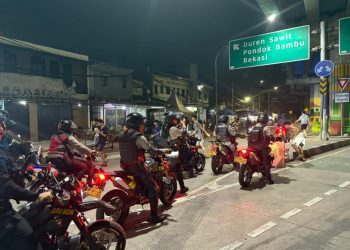 Patroli Brimob Metro Jaya Sisir Bassura-BKT Saat Sahur Terakhir Ramadan