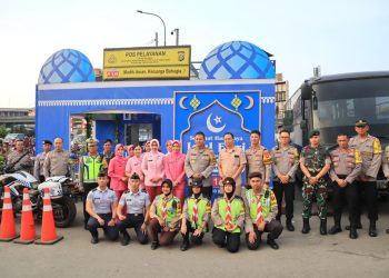 Beri Dukungan Moral, Kapolres Metro Bekasi Kota dan Bhayangkari Sambangi Pos Yan Mudik