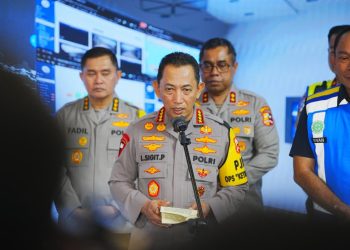 Tinjau Jasa Marga Command Center, Kapolri Pastikan Penanganan Arus Balik Berjalan Lancar dan Aman