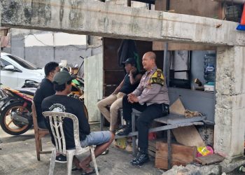 Tingkatkan Sinergitas dan Keamanan, Bhabinkamtibmas Kelurahan Pengadegan Gelar Giat Cooling System dan Sambang Warga