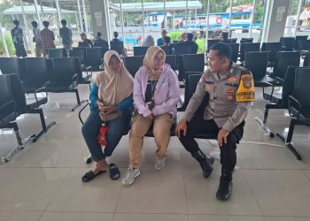 Bhabinkamtibmas Pulau Tidung Sambangi Warga, Ajak Jaga Kamtibmas dan Sosialisasikan Layanan 110