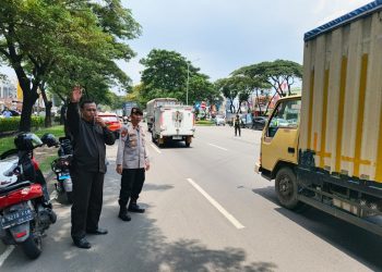 RESPONS CEPAT KASAT PAMOBVIT POLRES METRO BEKASI TANGANI LAKA LANTAS DI KAWASAN DELTA MAS