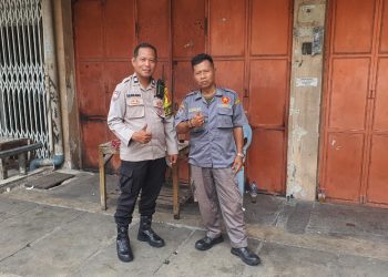 Bhabinkamtibmas Pasar Baru Gencarkan Patroli Dialogis Cooling System di Krekot Jaya Molek