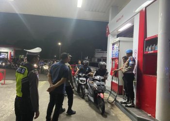 Antisipasi Panic Buying, Polisi Patroli SPBU hingga Dini Hari: Stok Aman