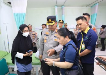 Kapolres Metro Bekasi Kota Jenguk 17 Korban Kebakaran Cimuning, Salurkan Tali Asih dan Dukungan Moril