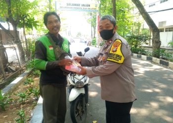 Polsek Sawah Besar Gelar Jumat Berkah, Bagikan Nasi Gratis di Mangga Dua Selatan