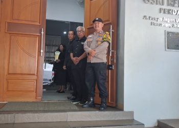 Jaga Kondusifitas Wilayah, Bhabinkamtibmas Kelurahan Pengadegan Laksanakan Pengamanan Ibadah Perayaan Paskah