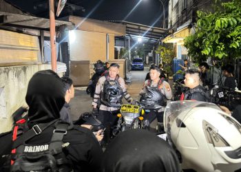 Patroli Brimob Polda Metro Jaya Membubarkan Pemuda Saat Pesta Miras Di Jakarta Timur