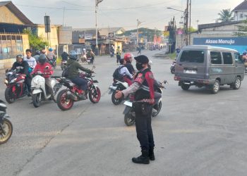 Optimalkan Pelayanan Pagi, Kapolsek Serang Baru Pimpin Langsung Pengaturan Lalu Lintas di Titik Rawan Kemacetan