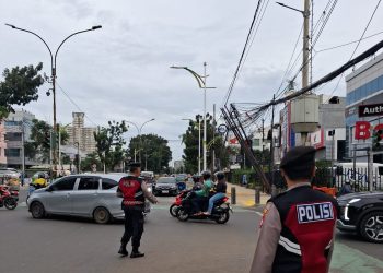 Personel Samapta Polsek Tebet Laksanakan Gatur Lalin Pagi di TL Saharjo, Ciptakan Arus Lalu Lintas Lancar