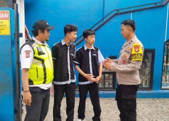 Sambang Sekolah di SMKS Pusat Keunggulan Tridaya Bekasi, Bhabinkamtibmas Polsek Tambun Selatan Ingatkan Bahaya Tawuran dan Kenakalan Remaja