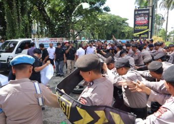 Simulasi Sispam Mako “Sabuk Kamtibmas” Uji Respons Cepat Personel Hadapi Situasi Kontinjensi di Mapolres Metro Bekasi
