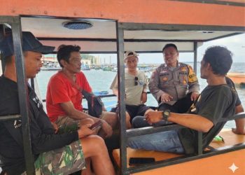 Sambang Warga Pulau Pramuka, Bhabinkamtibmas Sosialisasikan Layanan Polri 110 dan Perkuat Kamtibmas