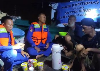 Satpolairud Polres Kepulauan Seribu Gelar Ngopi Kamtibmas Bersama Nelayan, Perkuat Sinergi dan Keselamatan di Laut