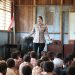 Hadirkan Keceriaan dan Edukasi Bagi Siswa, Satgas Damai Cartenz Gelar Bakti Sosial di SD Negeri Pomako 1