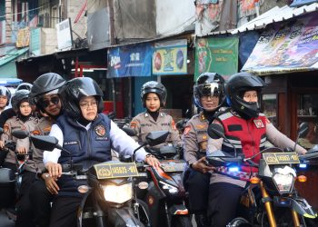 Dalam Semangat Hari Kartini, Polwan Polda Metro Jaya dan Polres Metro Jajaran Gelar Patroli Kamtibmas dan Bakti Sosial