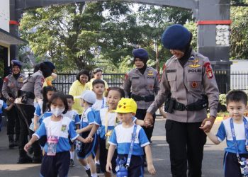 Brimob Polda Metro Jaya Terima Kunjungan Siswa TK, Edukasi Tugas Polisi di Mako Batalyon B Pelopor.