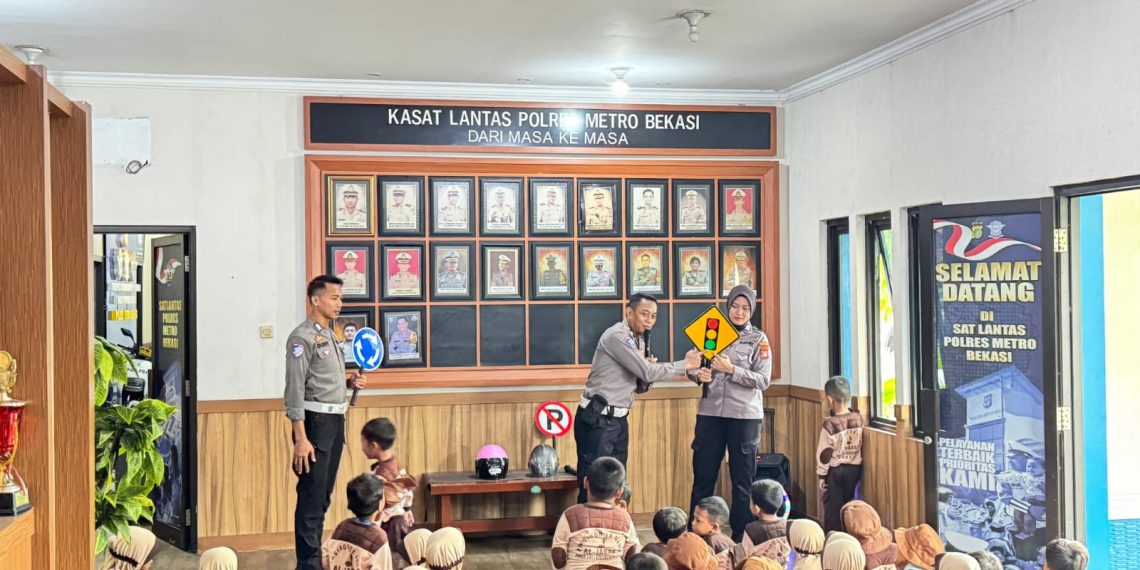 Polres Metro Bekasi Tanamkan Budaya Tertib Lalu Lintas Sejak Dini Lewat Program Polisi Sahabat Anak