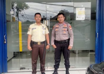 Personel Samapta Polsek Tebet Intensifkan Patroli Dialogis di Perbankan, Antisipasi Kejahatan dan Penipuan